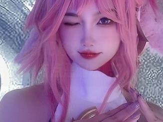 嗯…戚顾儿能把修女拍得如此迷人,一定有点恶趣味吧?