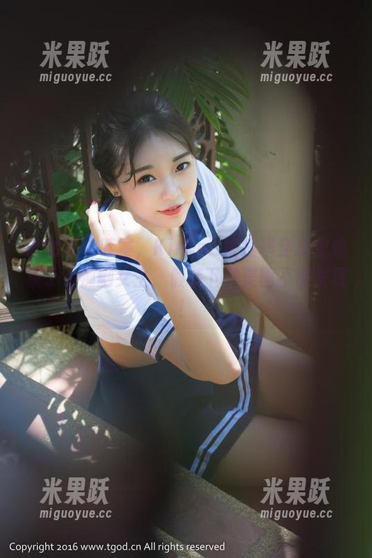 推女神-Kiren_程程程 推女神 - 哇塞,Kiren_程程程穿皮衣像极了电视剧女主,假装下载美图不被发现!