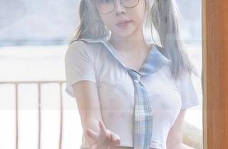 星颜社 - 在线观众的无敌火力!原图里的梦心玥制服让人直想评论