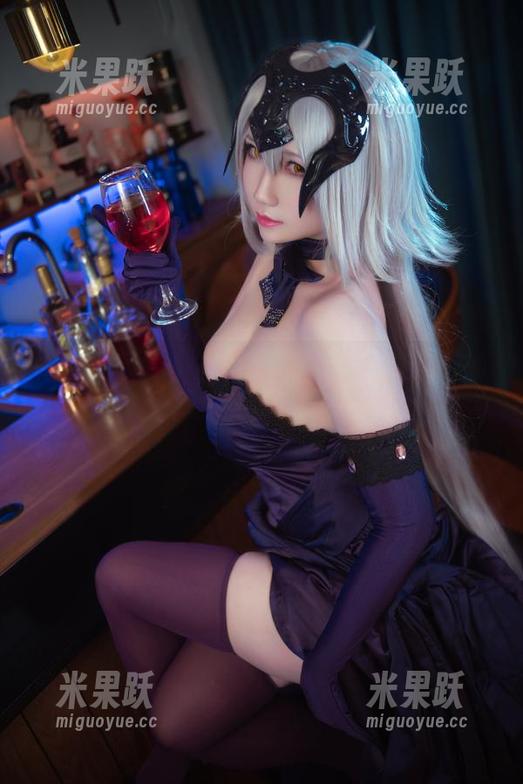 先别急着点击！在线欣赏“是本末末”的写真，风纪委员已决战沙场！