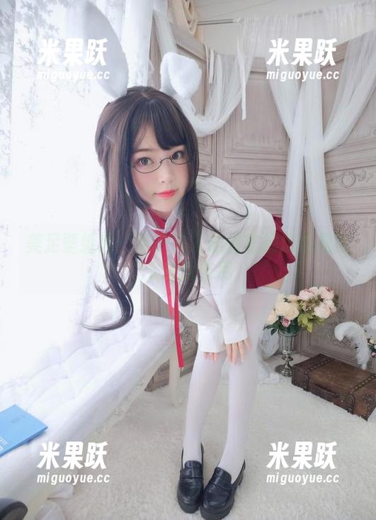 美足壁纸秀：杏子夫人的甜蜜挑逗总是让人意犹未尽