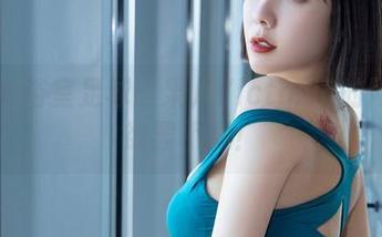 微密圈 - 浴室足球:果儿Victoria的网盘让你欲罢不能!