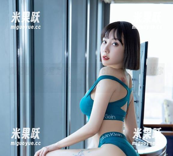 微密圈 - 浴室足球：果儿Victoria的网盘让你欲罢不能！