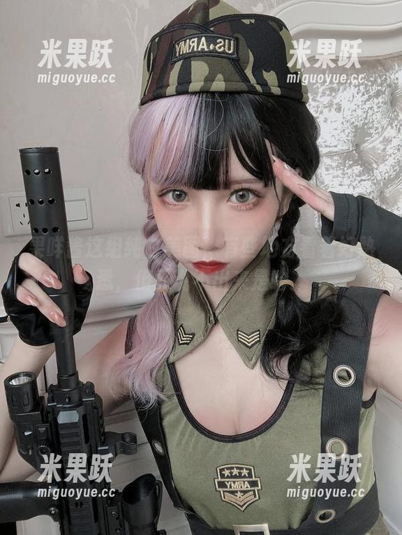 果咩酱这组纯白美图，有些地方看着好熟悉，但又说不出来是啥。