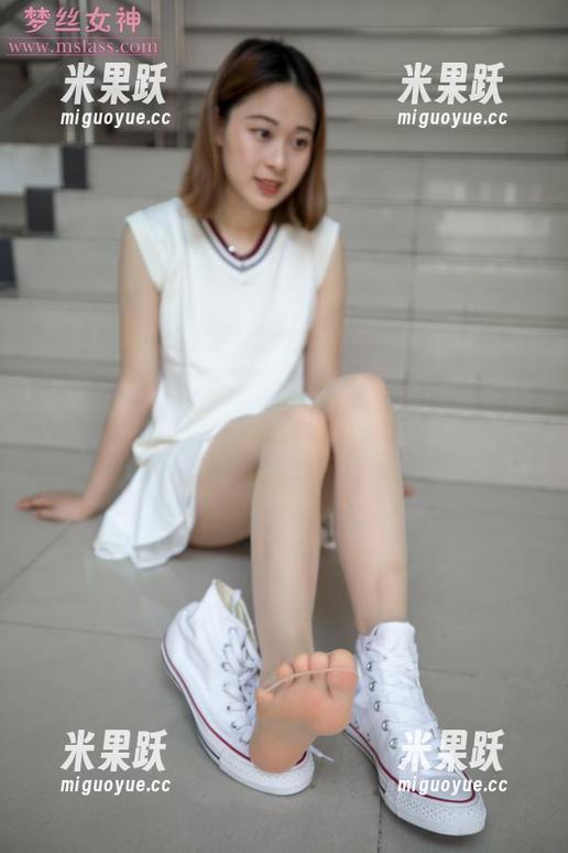 梦丝女神 - 福利不同寻常，灵唯的连衣裙有种魔力，总让我想回味。