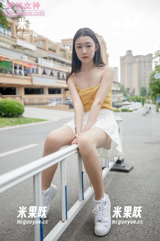 梦丝女神 - 睁大眼睛在线：美图里的工业区与玥玥的粉色旗袍