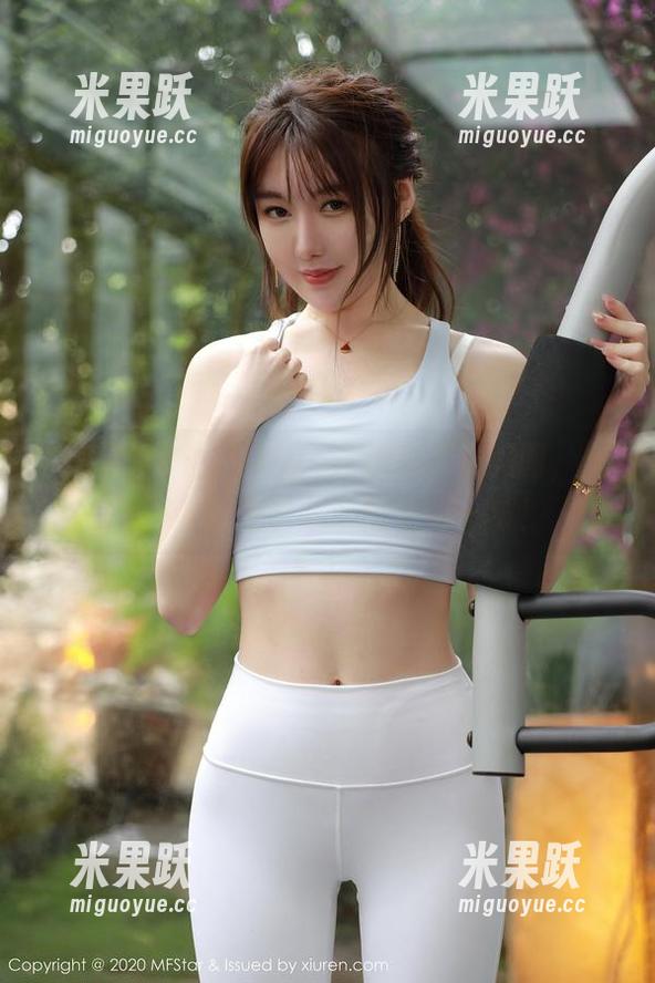 模范学院 - Evelyn艾莉的泳衣美图，随便一张都想发朋友圈炫耀一波！