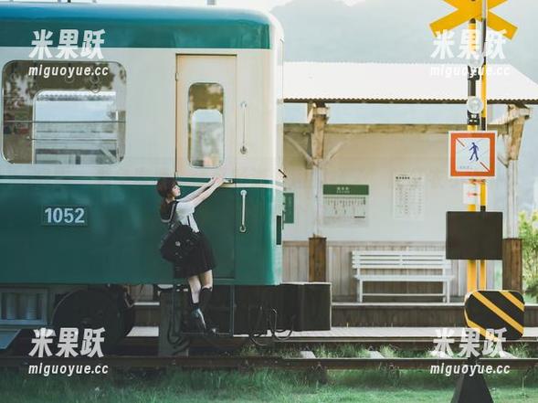 只需一张免费票，便可畅游“河豚抚子”的红衣小女仆世界，快来探个究竟！