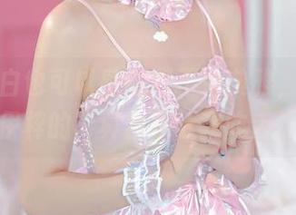 原来纯白也可以肆意而不失典雅,洛桑w伊梓的写真合集让我咋舌。