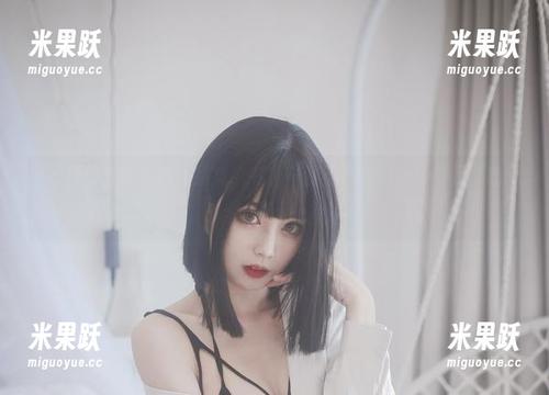 清颜真德秀的黑色作品集，有种“我不怕你们评头论足”的气场。