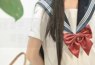 绮怀的全套中,爆机少女喵小吉摆弄出了哪些意想不到的姿态?