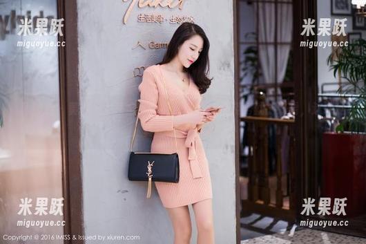 爱蜜社 - 黄歆苑女王全集下载：随便一点姿势就能好看，这才是真正的运气吧？