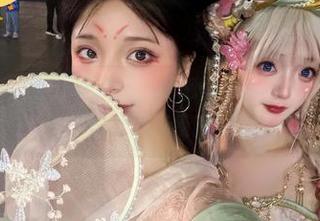特软儿Sona的最新图包,圣诞氛围不要太浓烈……我的节日计划算是泡汤了?