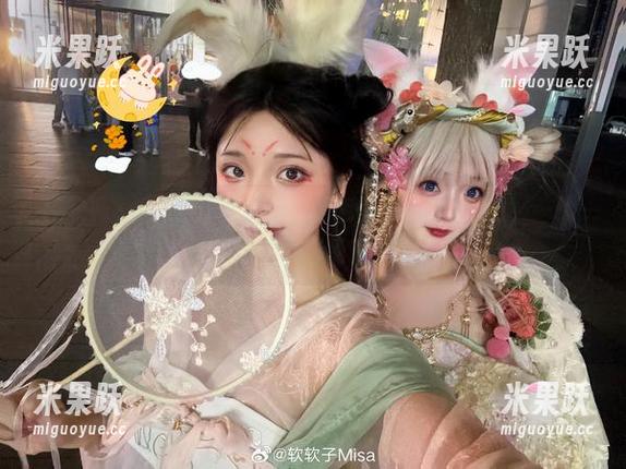 特软儿Sona的最新图包，圣诞氛围不要太浓烈……我的节日计划算是泡汤了？