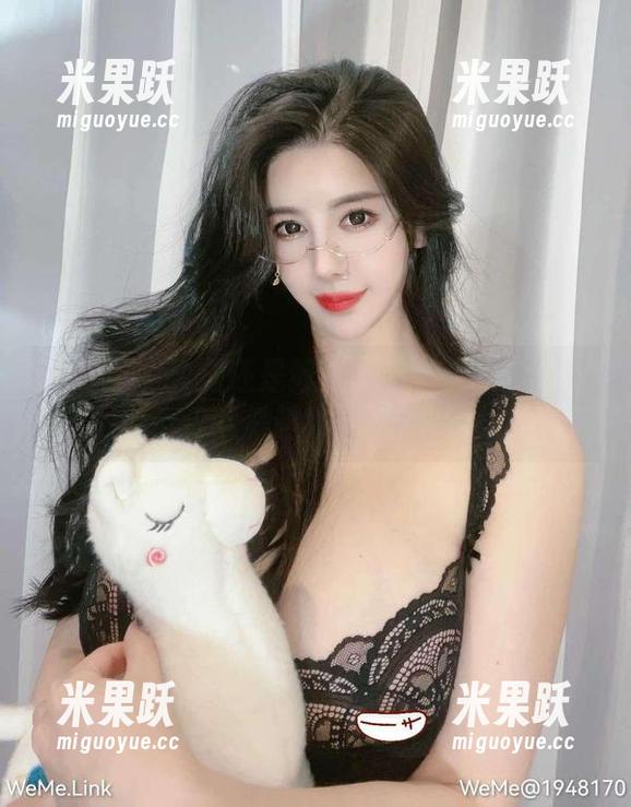 猪小七 微密圈 - 教堂还是教室?猪小七私房美图反正就是超级干净整洁。