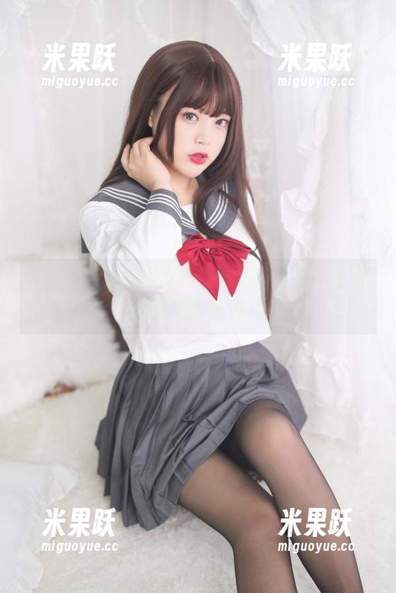 每一次翻看白烨烨的无圣光JK写真，我都是在和时光赛跑