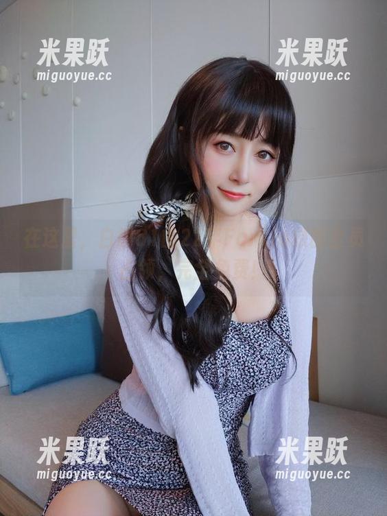 在这里，白银81的22年Fantia原图全员占领，完全免费！