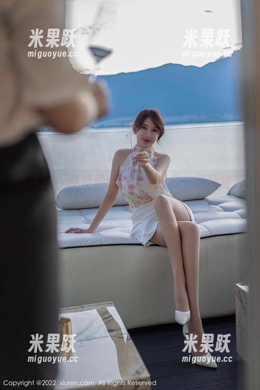 秀人网 - 叶佳颐的职业装新作，某种程度上开启了“反抗”模式