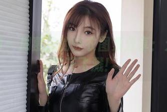 秀人网 - 周慕汐的泳衣图集分享:无水也浪花飞溅!
