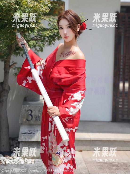 秀人网 - 好吧，唐安诺的豹纹写真集真让人分心，分享一下我的窃窃私语。