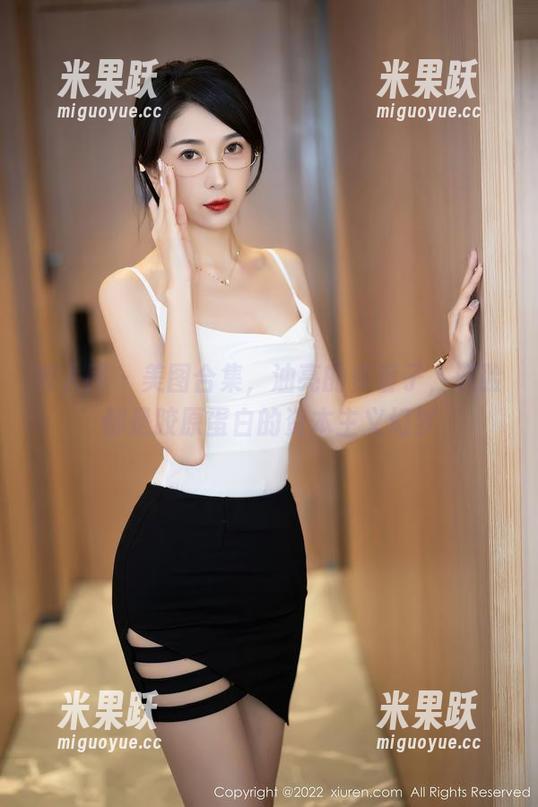 秀人网 - 美图合集，油亮的多香子，满脸都是胶原蛋白的资本主义幻梦