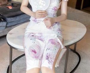 秀人网 - 行走的诗,安然maleah与她的旗袍作品,每一幕都是一个小故事,横跨了多少世代。