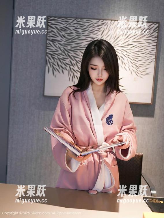 秀人网 - 小夕Kitty的修女造型，让我对定制图片有了新认知！