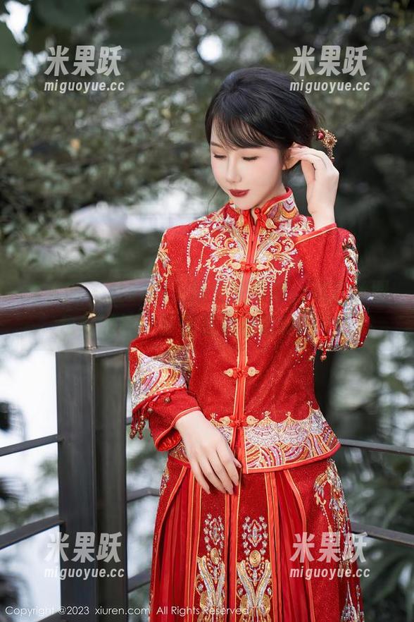 秀人网-杜viki 秀人网 - 杜viki,给个说明呀,这灰丝图包里的每一张都是福利定制的吧?