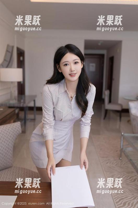 秀人网 - 从此再也不想穿鞋了，柚柚小奶瓶的无圣光裸足图包值得收藏