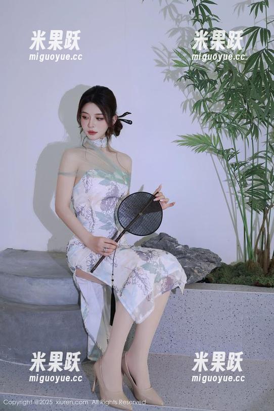 秀人网-燕甘甘 秀人网 - 清晨的燕甘甘日常:晓看松风在,高清作品集值得一看再看。
