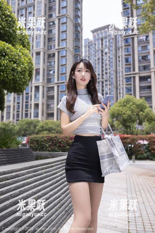 秀人网 - 图片精选：王伊纯驾驭的纯白，眼前一亮，还是眼瞎？
