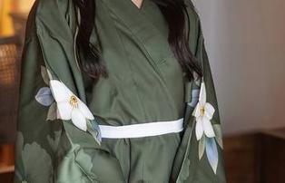 秀人网 - 艺轩的全套天台写真,突如其来的情绪,好吧,我承认我沦陷了!