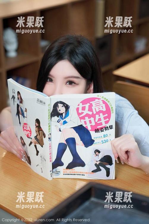 秀人网 - 一起来欣赏谭小灵校服：无圣光依旧时髦（图包点这里）