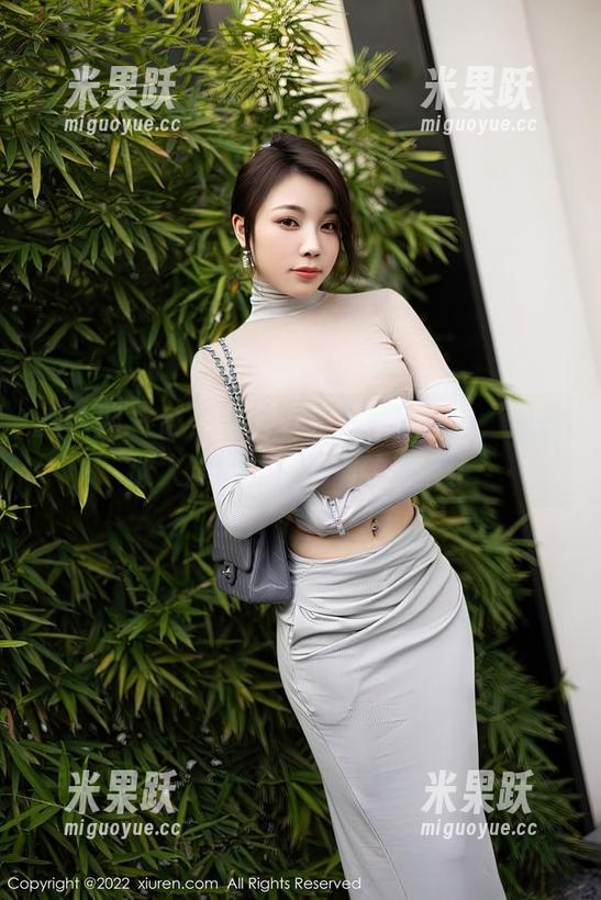 秀人网 - 哇，邹晶晶女王夏日全套，倒是让人难以专注于别的东西了