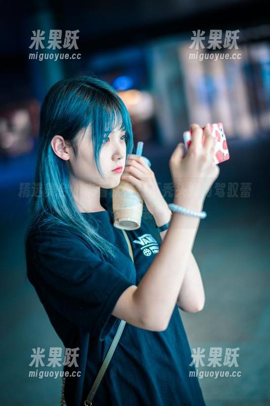 精选舞台，来看秋楚楚不秃头如何驾驭蕾姆泳装