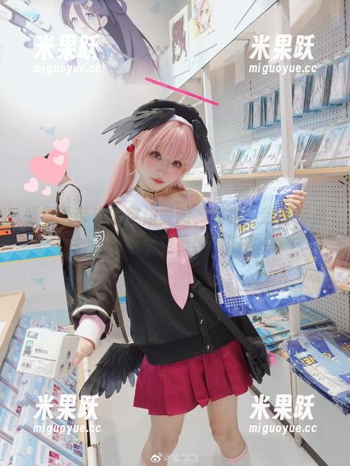 紫氯氯带来的空姐美图，哎呀，我是不是该报名个空乘学习班？