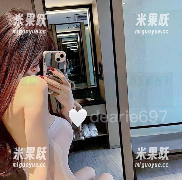 微密圈 - 脸红Dearie的泳衣写真，原图不拼特效，美得原汁原味
