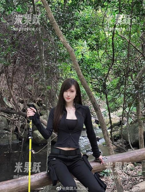 有时候，高清黑白也能传递情感，腐团儿Ikaros的作品值得被分享的理由好多啊。