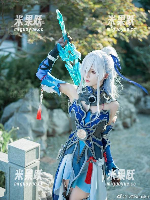 比基尼好像成了腥味猫罐作品中的一个小明星呢！