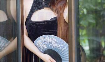 花漾show - 高清镜头下的裸足，艾栗栗栗栗栗栗吖的分享，真想给她的脚趾抹点小颜色