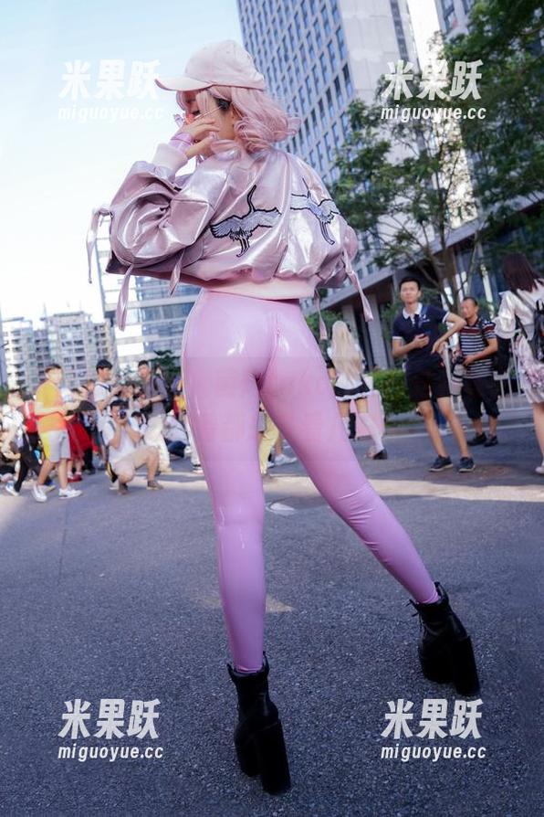 高清修女登场，菌烨tako的神奇法袍套图怎么看都想多看几遍！