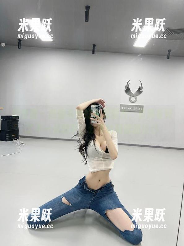 葛征 微密圈 - 翻翻葛征的礼服图片,仿佛看到了不一样的梦,分享给随意的自己