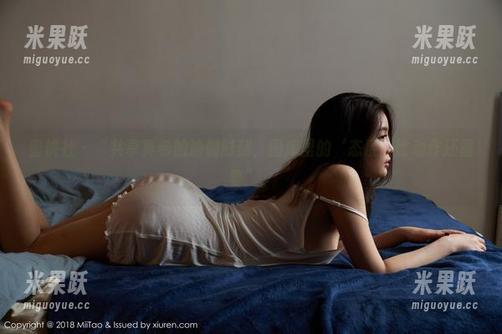 蜜桃社 - “共享真希的瑜伽时刻，图库里的‘态度’比动作还重要”。