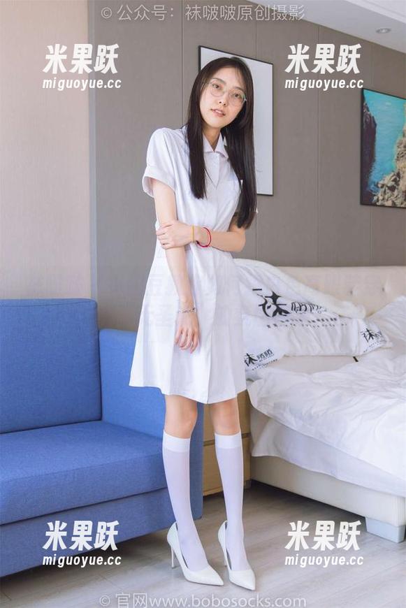 袜啵啵 - 小甜豆教你如何把白色高跟鞋穿出“无圣光”的氛围图集