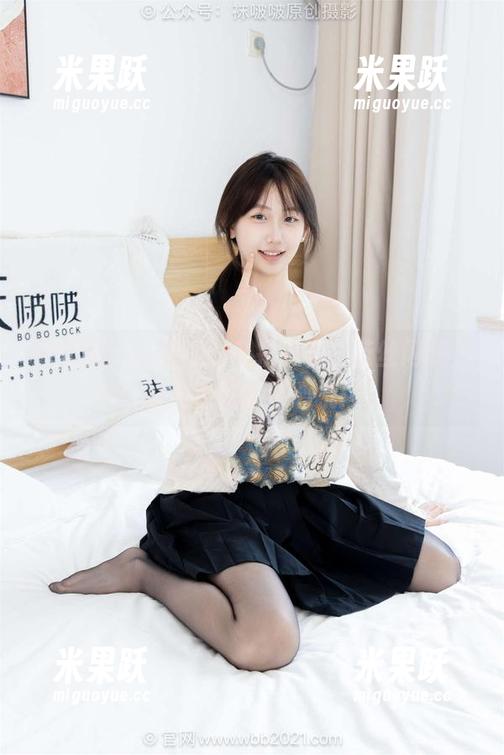袜啵啵 - 小甜豆的私拍时光，蓝丝闪耀，脚尖加固的小心机！