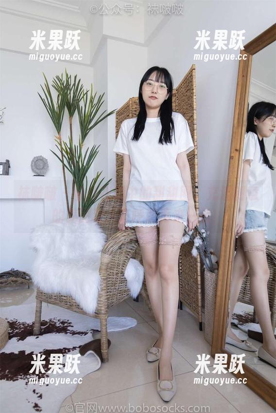 袜啵啵-甜甜圈 袜啵啵 - 白丝花絮中的甜甜圈,充满创意的美图让人直呼想再来一盘!