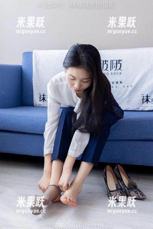 袜啵啵 - 原图展示：糯米的高跟鞋，真让人想问她的脚怎么没被撑爆？