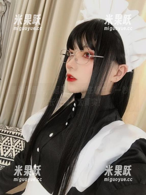 看这张图片，起司块wii在镜中那一秒的店长表情，太真实！