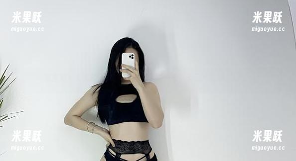 微密圈 - 透明的话题在铁锤姐姐的写真里，无圣光却勾人心思。