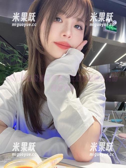 闪月半的厨娘写真集：在厨房和镜头间的微妙平衡